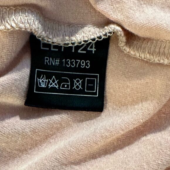 POL Butte Cut Out V Neck Tee in Pink - Picture 7 of 7